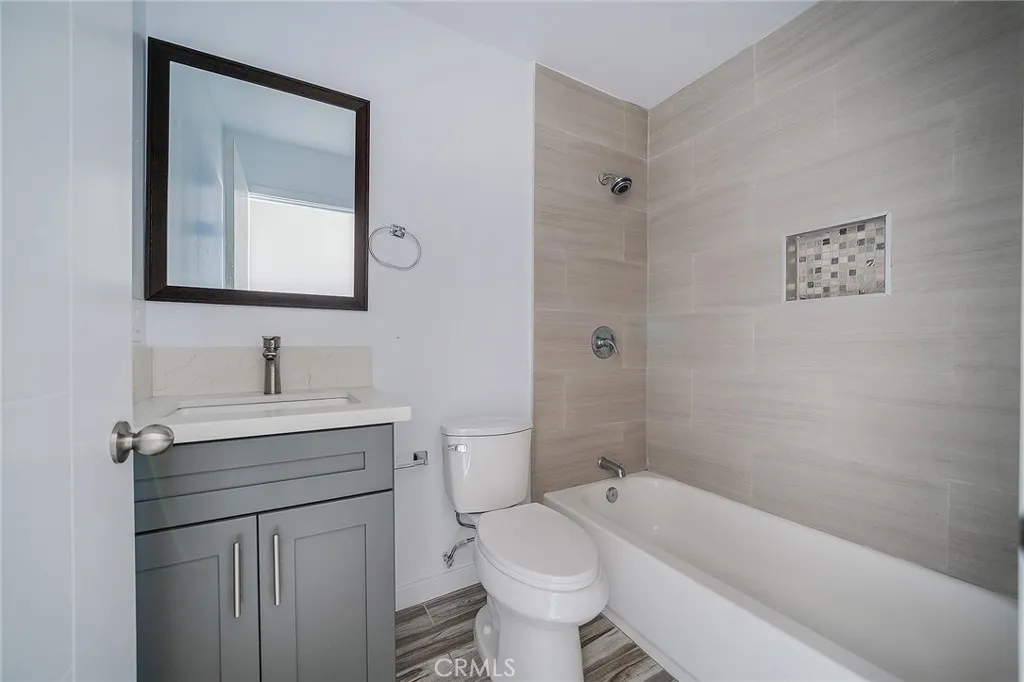 1348 W 41st Place, Los Angeles, California 90037 home-pic-24